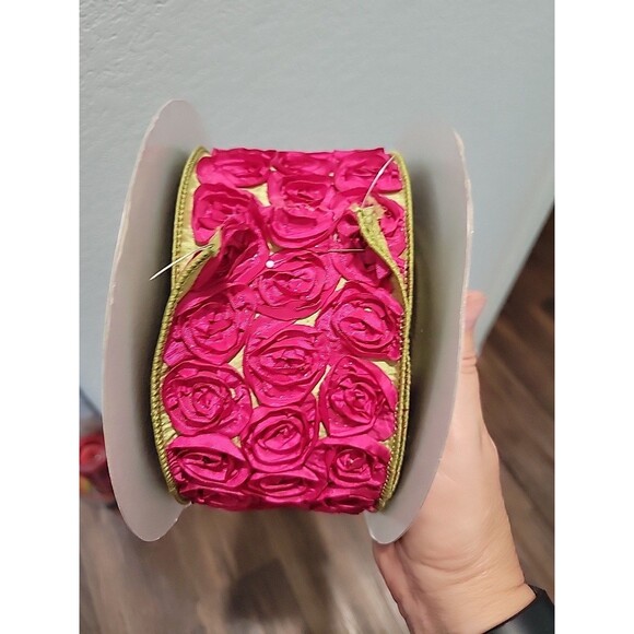 VTG Offray Love Knots Wired Edge Ribbon Green Base Pink Flowers Trim 6.75 Yds - Picture 4 of 9